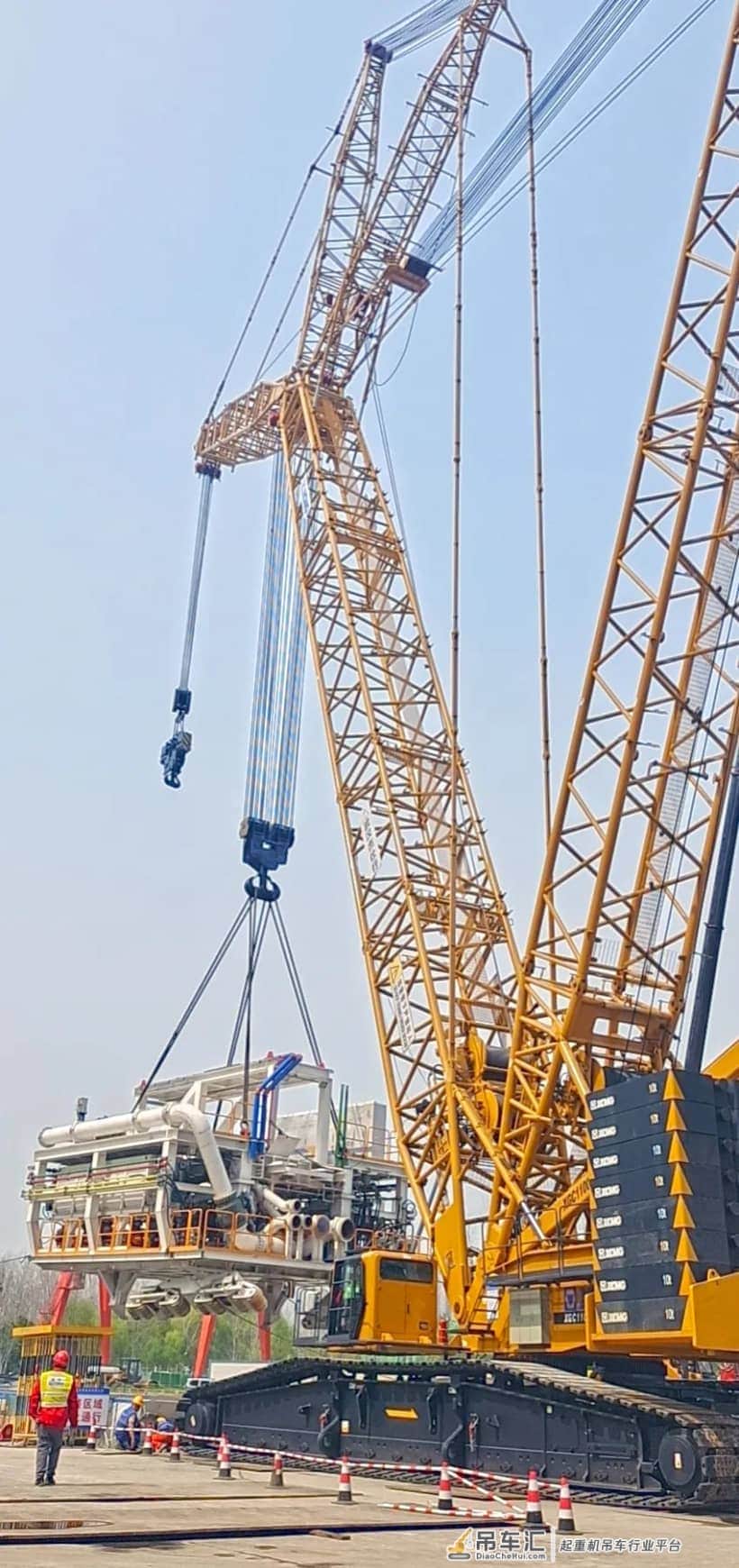 盾构机“心脏”就位,徐工履带起重机助力亚洲最长地铁环线建设