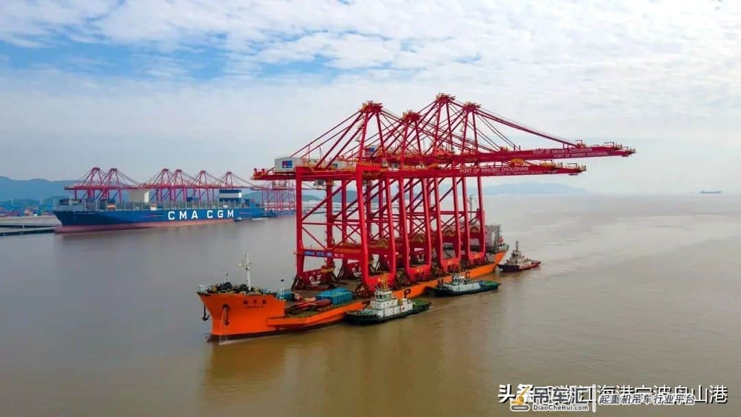 宁波舟山港梅山港区再添4台远控自动化桥吊