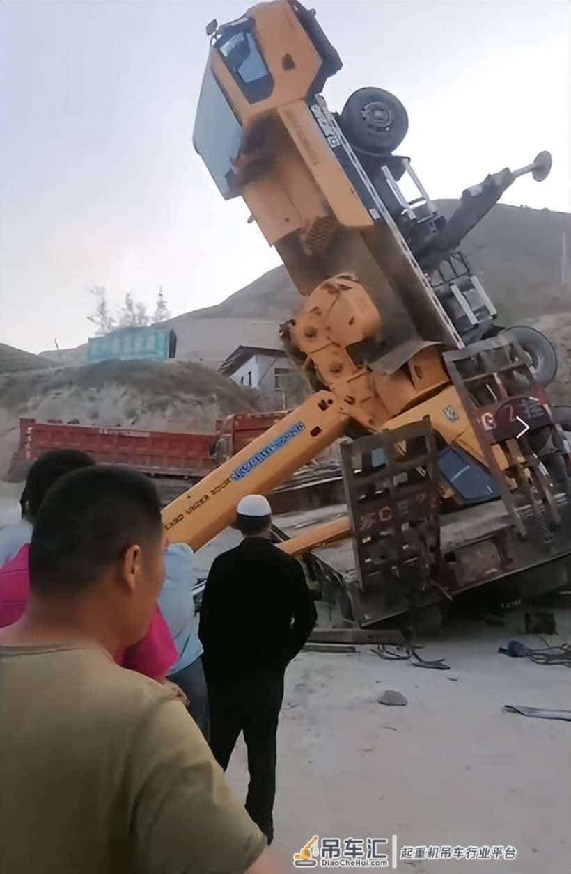 火爆全网的k5a吊30铲车!到底哪里做错了?