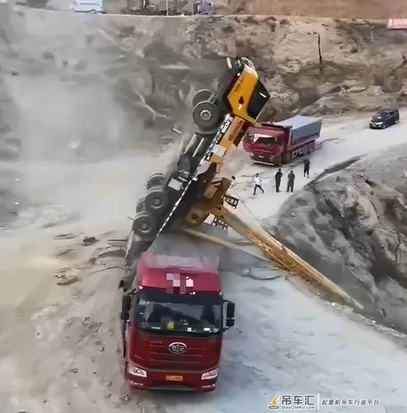 火爆全网的k5a吊30铲车!到底哪里做错了?