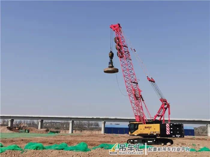 别扎堆挤常规吊车市场,这款强夯设备竞争力堪比300t