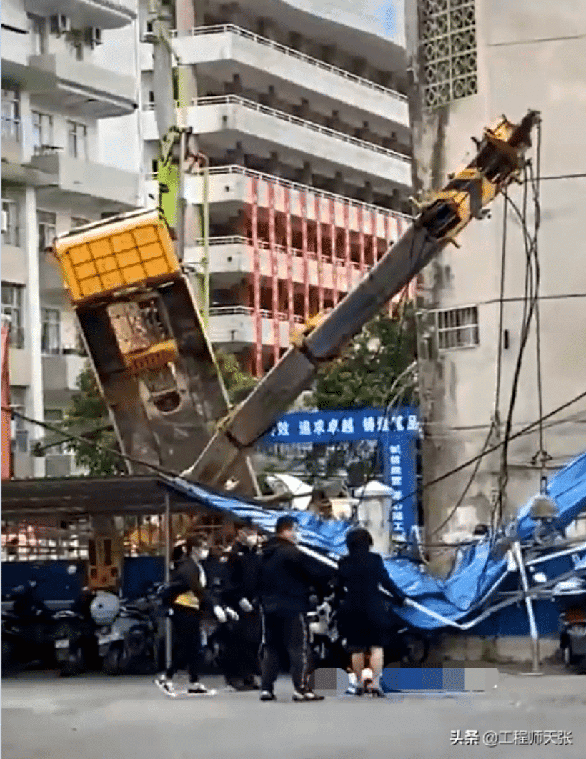 突发！广西某中学工地吊车倾覆致路过学生1死1伤，深度了解一下