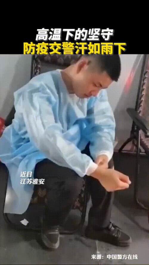 女塔吊员60米高空热中暑；建筑工人从鞋里倒出水……每一滴汗水都是一个动人的故事