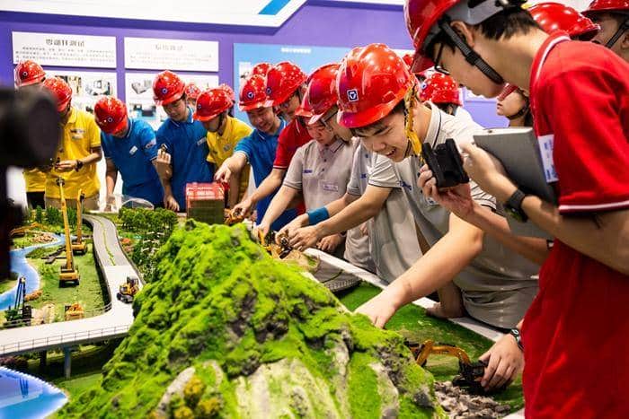 培养“未来科学家” 徐工开发沉浸式工业研学游活动