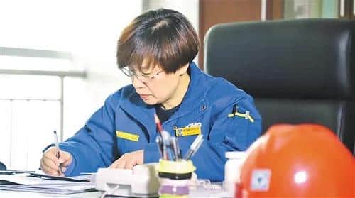 孙丽:设计研制4000吨大型履带式起重机,让中国制造扬眉吐气