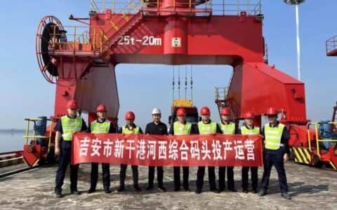 新干港区河西综合码头投产试运营
