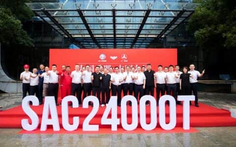 矢志前行，勇攀高峰！全国首台SAC24000T全地面起重机成功交付