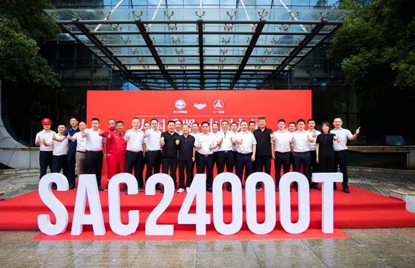 矢志前行，勇攀高峰！全国首台SAC24000T全地面起重机成功交付