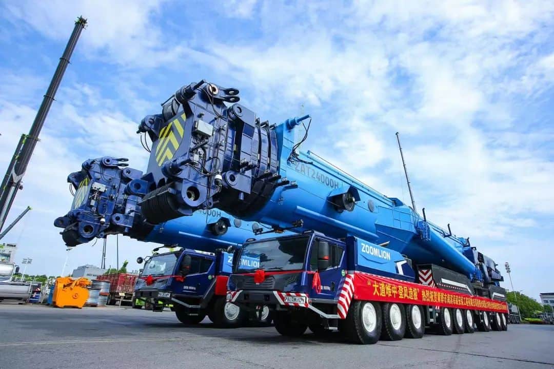 土豪提车记:两台2400吨吊车,落户黄骅海滨吊装