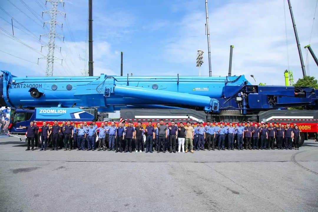 土豪提车记:两台2400吨吊车,落户黄骅海滨吊装