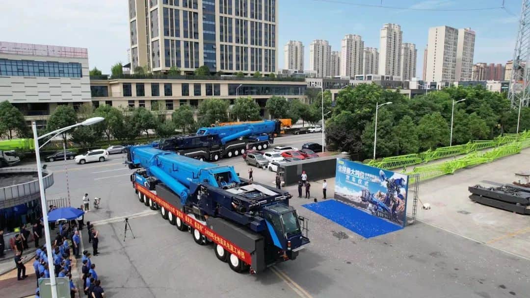 土豪提车记:两台2400吨吊车,落户黄骅海滨吊装