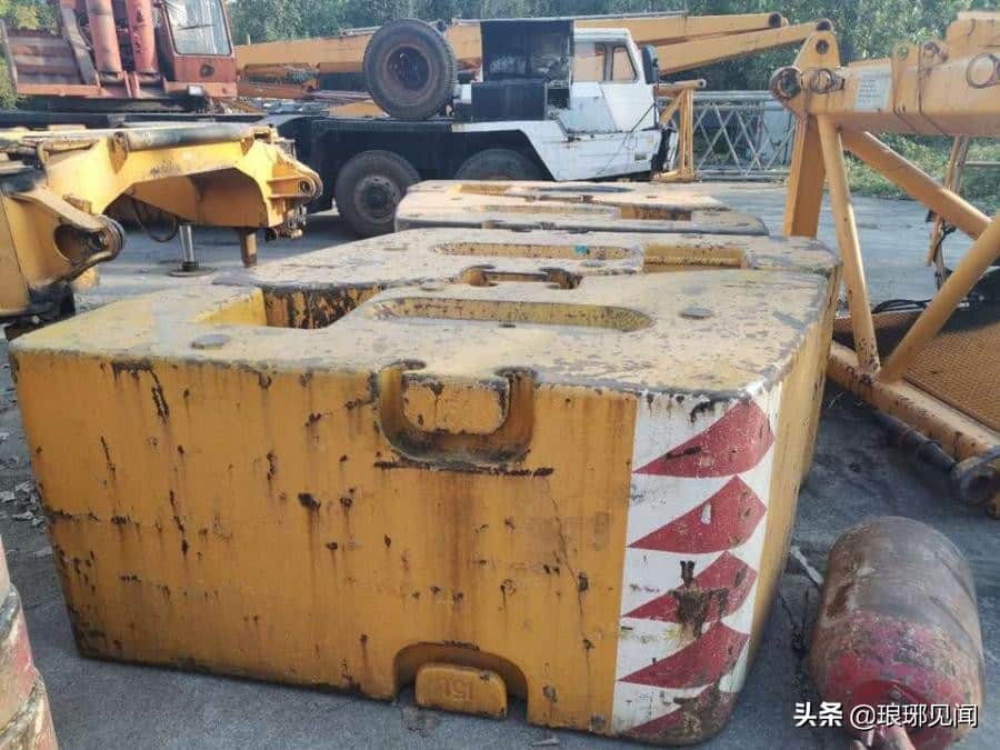 5人报名,15次出价!6月30日临沂河东区一辆起重机480万拍卖成交