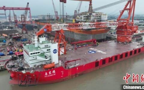 国内首艘“运输+起重”一体化深远海海上风电施工船在江苏交付