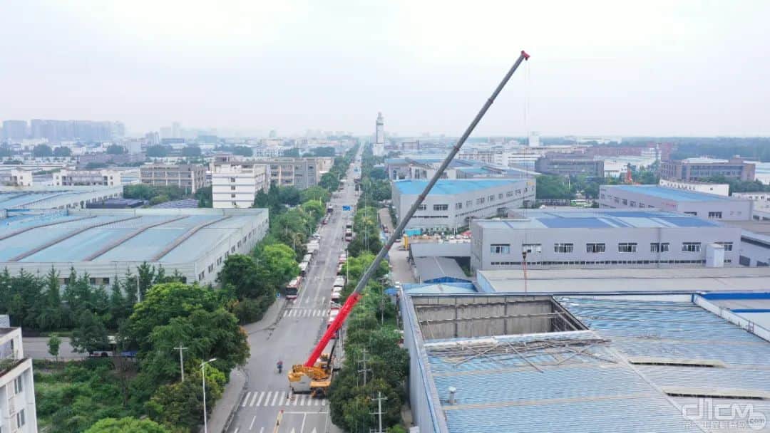 三一STC1000C7起重机，助力郫都老旧园区改造提前48小时完工