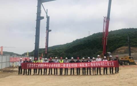 新进展！甘肃华亭工业园区建设工程B5厂房首吊成功
