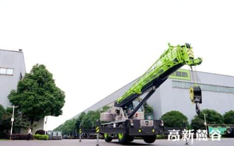 创纪录！中联重科发布全球首台纯电动越野轮胎起重机