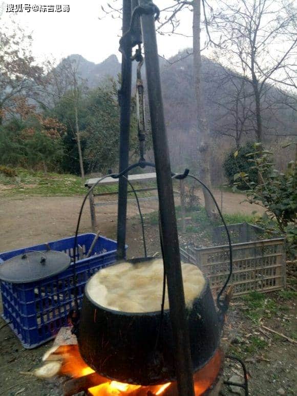 蓝田卡凹全地形越野车营地之吊罐鸡:山林里吃柴火吊罐土鸡,美味、野趣、爽!