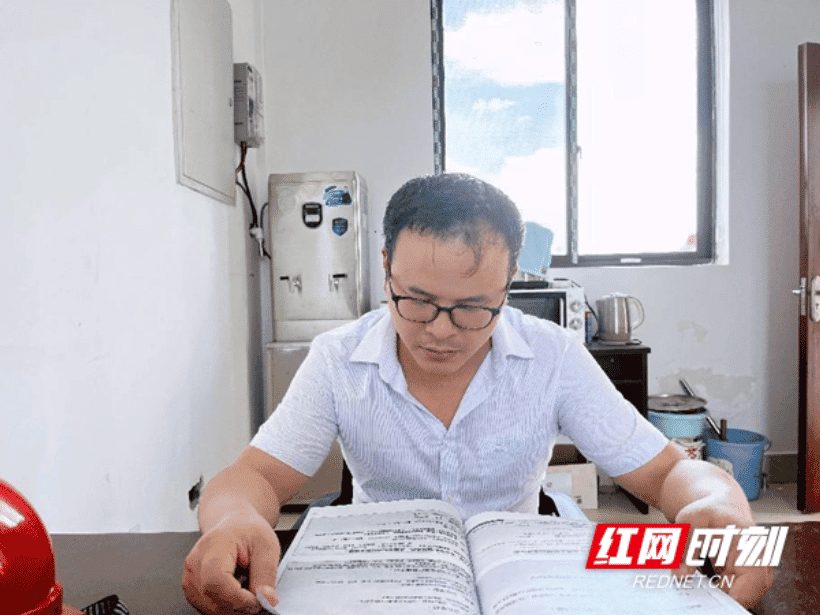 桥吊撑起工匠梦——记湖南“国企工匠”孙权