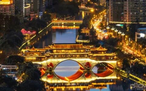 就位后前后空隙不到2米！看三一SAC3000T起重机如何打破站位僵局