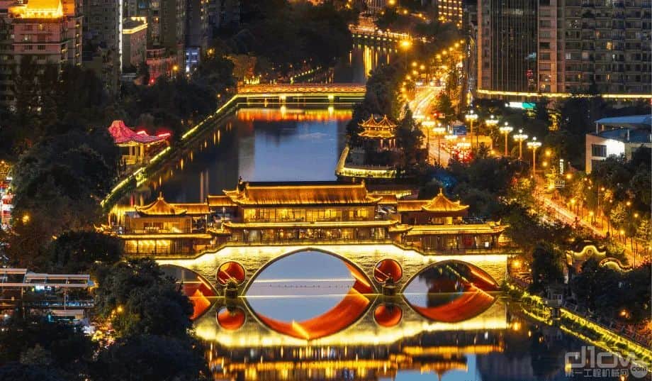 就位后前后空隙不到2米！看三一SAC3000T起重机如何打破站位僵局