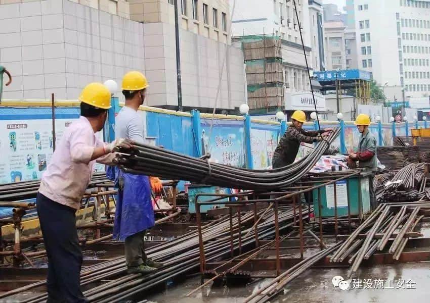 吊物绑扎不牢,空中滑落砸中下方人员,安全员涉嫌重大责任事故罪