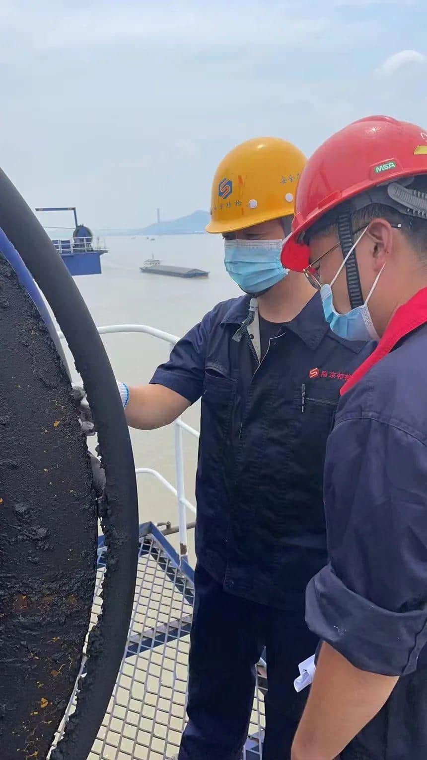 迎战高温“烤”验 | 七十多米,46℃高温!塔吊之上的“孤勇者”