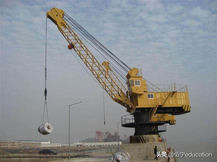 汽车式起重机证考条件是什么?需不需要汽车驾驶证?