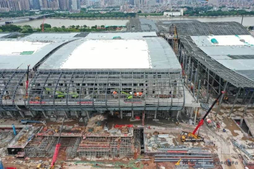 突飞猛进!40余台起重机奋战广交会展馆四期项目