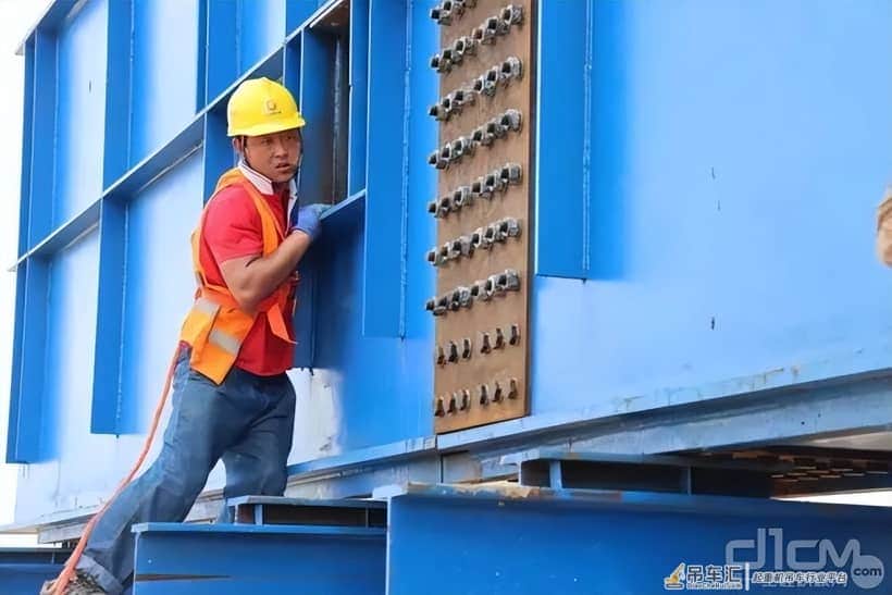 三一多台起重机设备助力南玉铁路开启“加速模式”