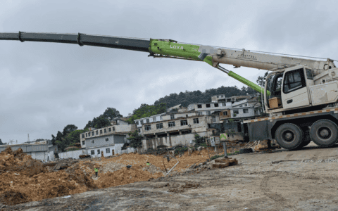 37米跨距自信起吊！吊车司机：超载还得看雷萨