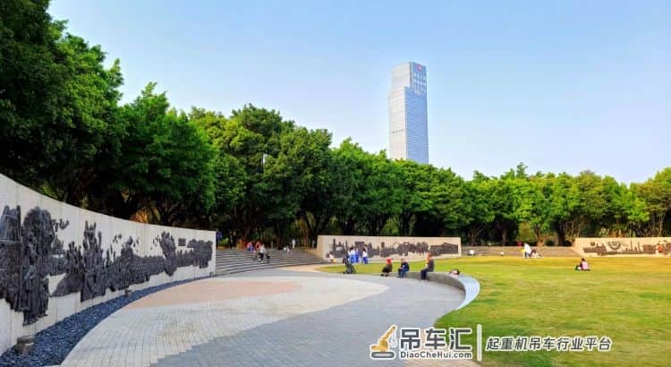 读创新闻日历|当年今天,1000吨位吊车轰鸣雷动,深港之间……
