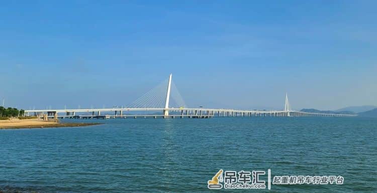 读创新闻日历|当年今天,1000吨位吊车轰鸣雷动,深港之间……