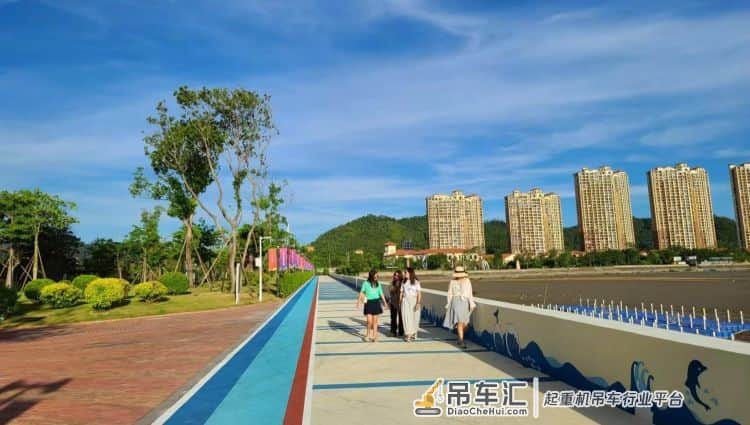 读创新闻日历|当年今天,1000吨位吊车轰鸣雷动,深港之间……
