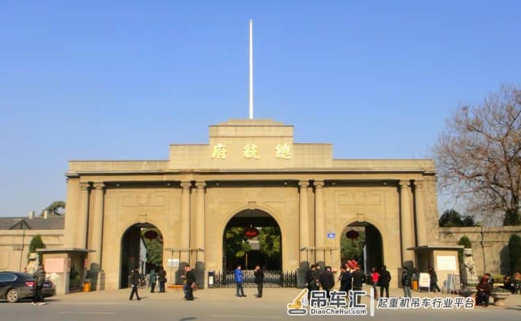 读创新闻日历|当年今天,1000吨位吊车轰鸣雷动,深港之间……