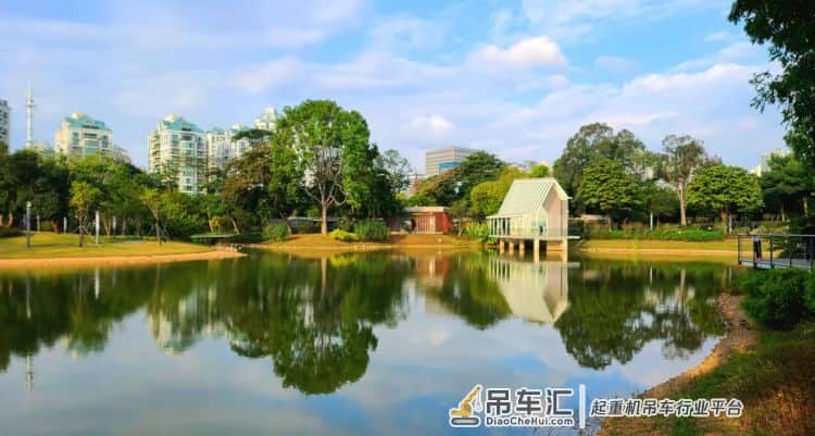 读创新闻日历|当年今天,1000吨位吊车轰鸣雷动,深港之间……