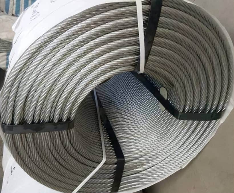 震撼!福建泉港1648吨丙烯丙烷分离塔完成吊装