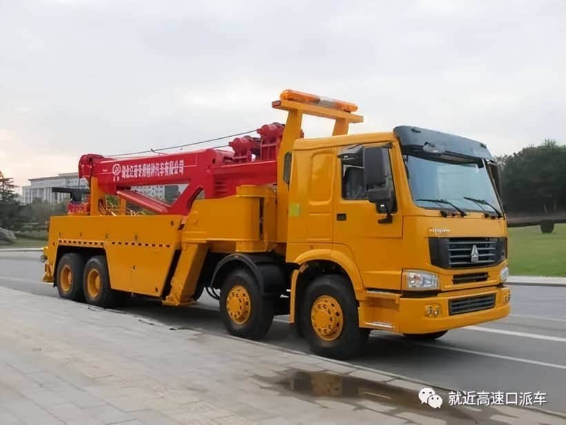 重庆市汽车脱困一般多少钱？400-9011-273拖车救援，吊车救援服务