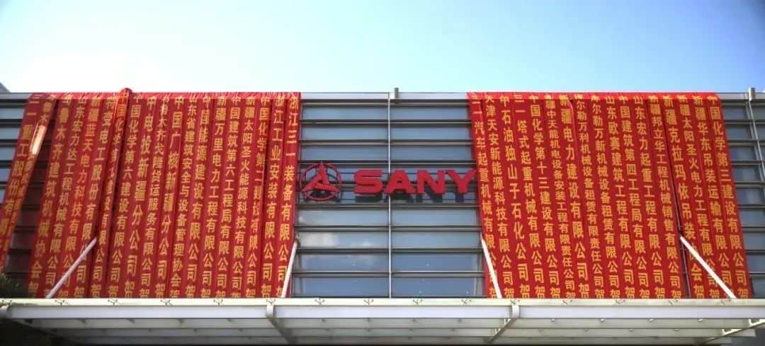 三一两台千吨级履带起重机再次交付山东海湾！强强联手