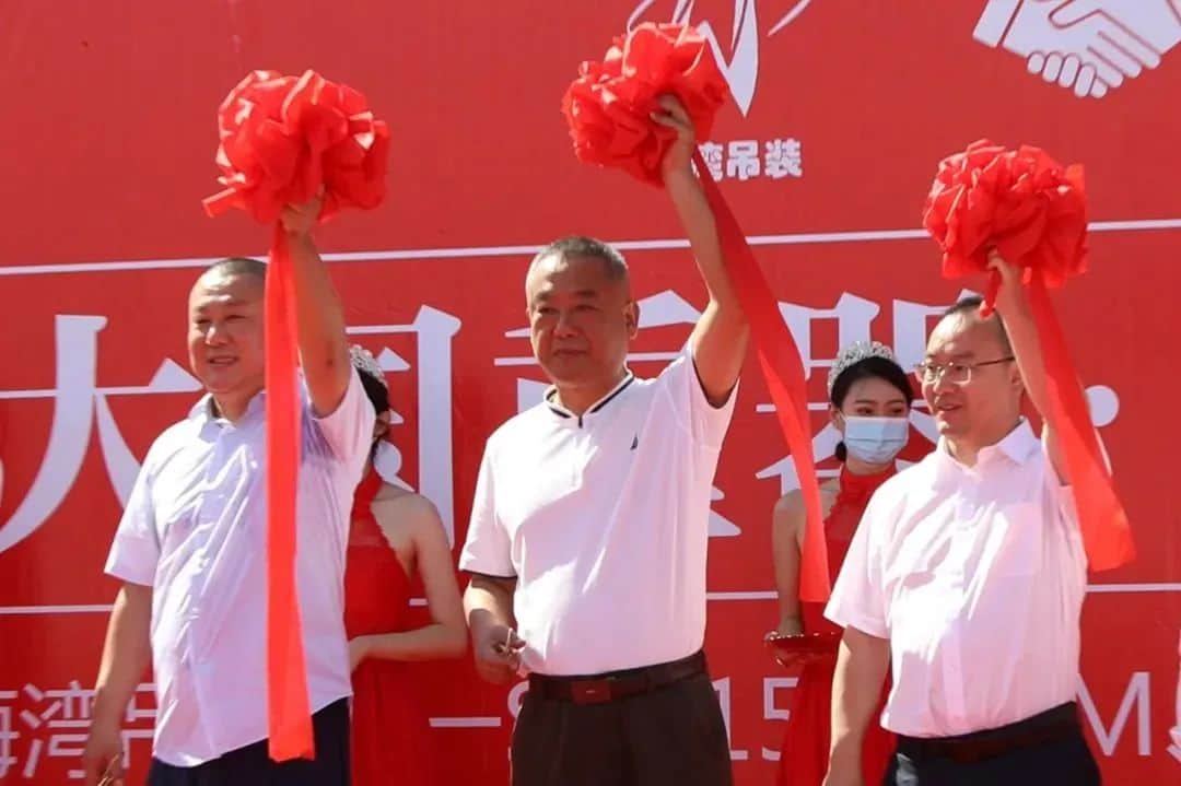 三一两台千吨级履带起重机再次交付山东海湾!强强联手