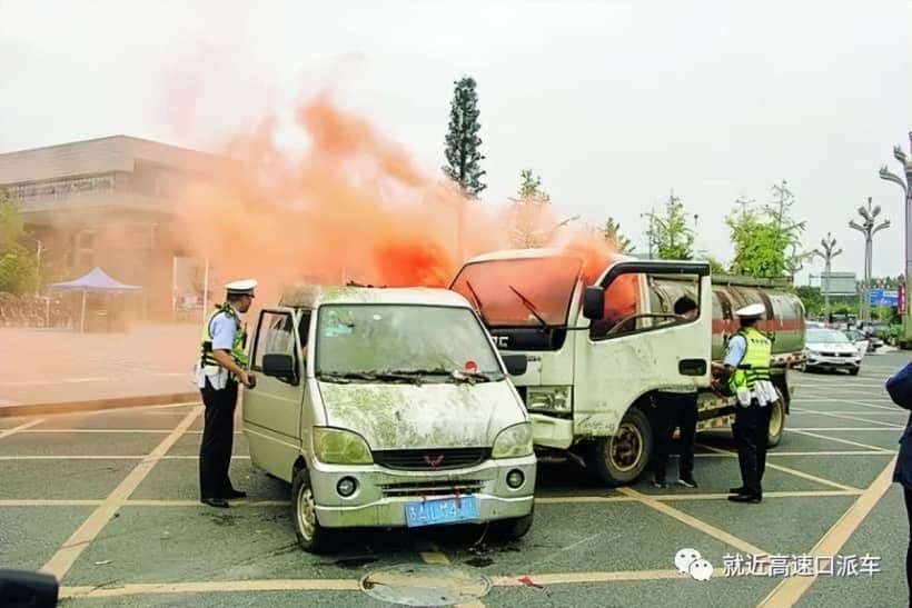 重庆市道路救援脱困电话400-9011-273拖车吊车救援服务,高速救援