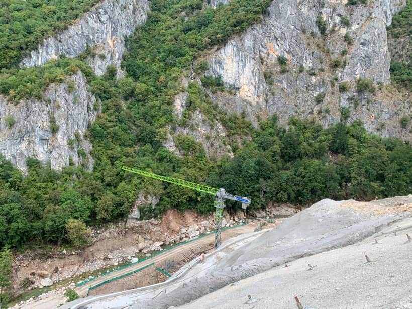 群山之间展风姿,中联重科塔机高效助建波黑水电站