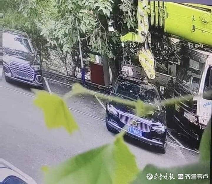 车辆停车位上被吊车砸坏，修车花两万多对方只肯赔五千