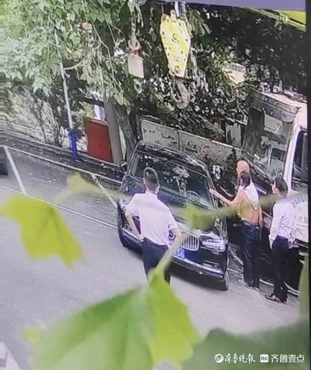车辆停车位上被吊车砸坏,修车花两万多对方只肯赔五千